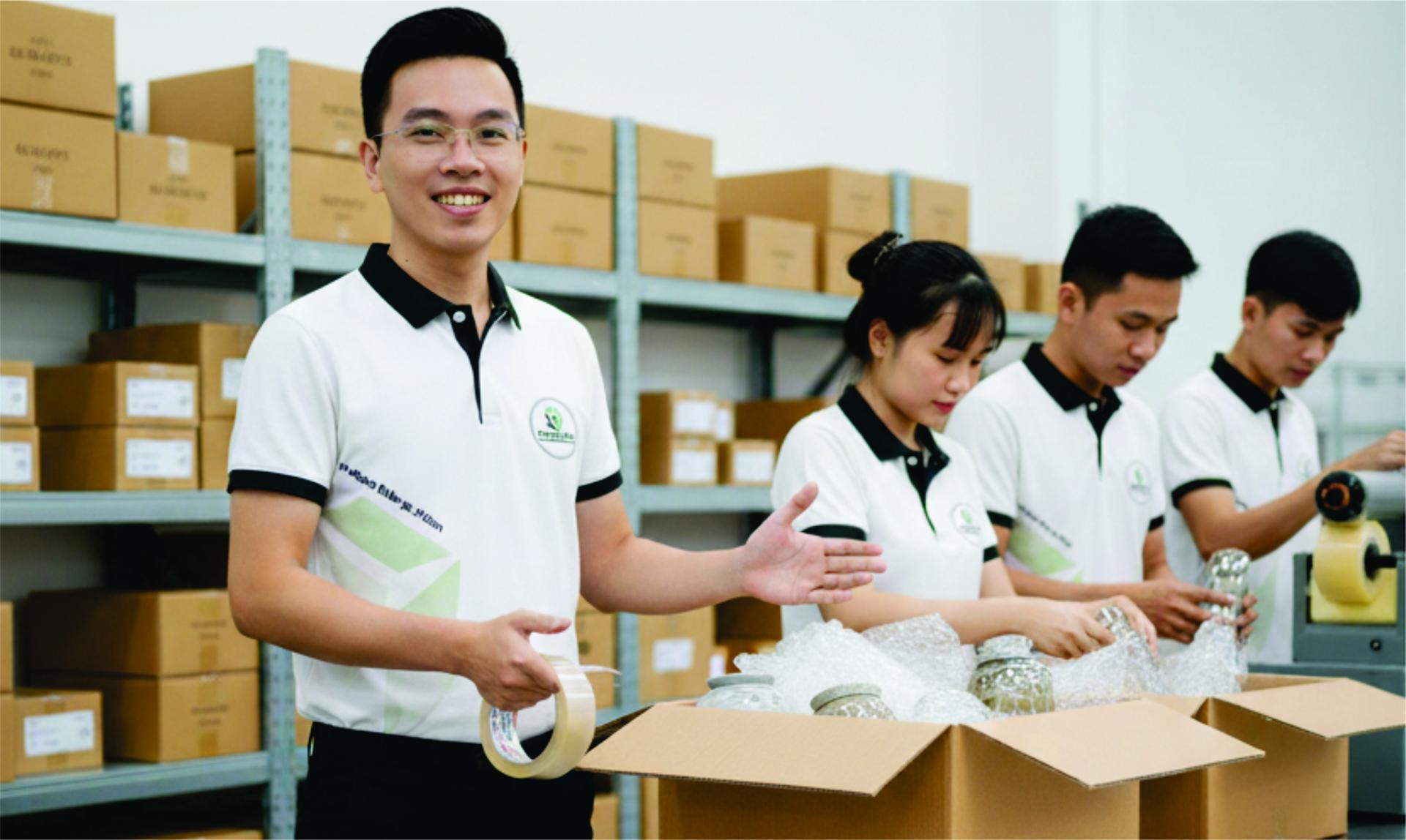 Cách đóng gói hàng dễ vỡ bằng thùng carton — Hướng dẫn 2025 | Bao Bì SVN